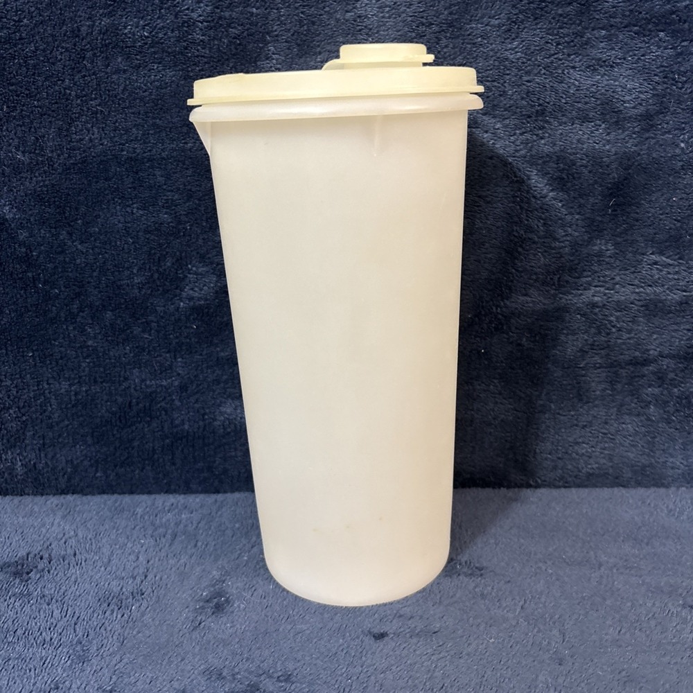 Vintage Tupperware Seal Container with Lid & Pour Spout 8.5x4 261-6 & 563-6